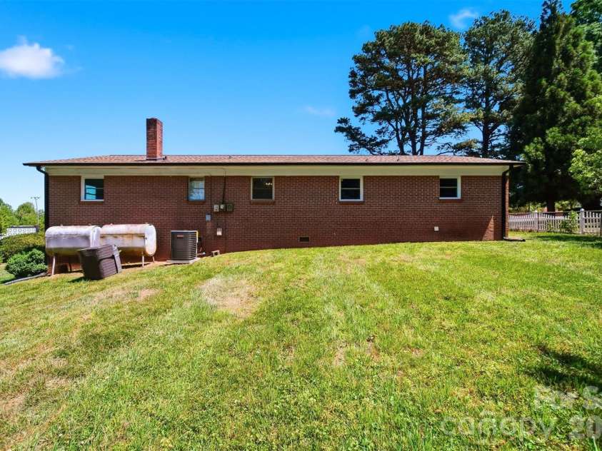 5075 Fleetwood Drive, Hickory, NC 28602.  MLS# CAR4372090, YatesRealty ID 16011. 