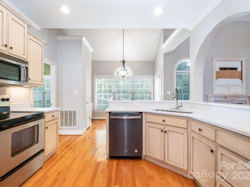 3917 Erskine Woods Drive, Bessemer City, NC 28016.  MLS# CAR4264362, YatesRealty ID 16012. 