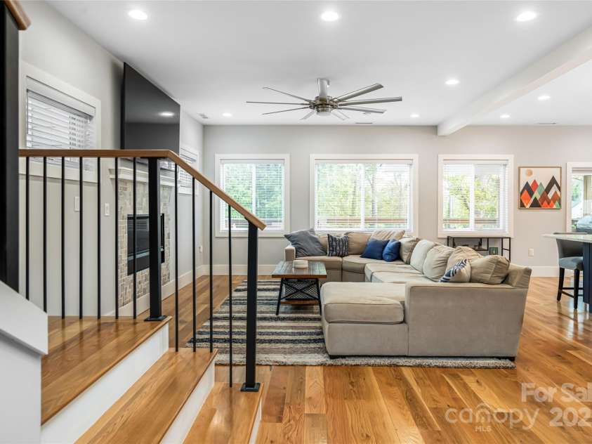 307 Hazel Mill Road, Asheville, NC 28806.  MLS# CAR4264320, YatesRealty ID 16013. 