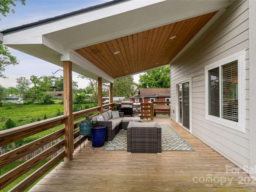 307 Hazel Mill Road, Asheville, NC 28806.  MLS# CAR4264320, YatesRealty ID 16013. 