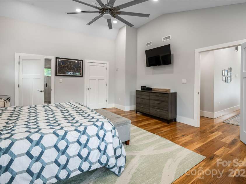 307 Hazel Mill Road, Asheville, NC 28806.  MLS# CAR4264320, YatesRealty ID 16013. 