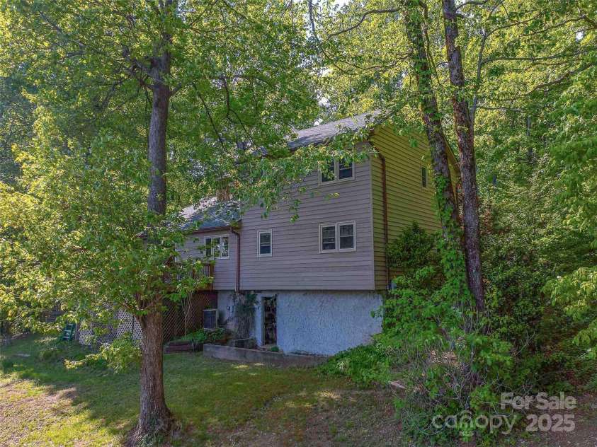 151 Heatherly Heights Road, Saluda, NC 28773.  MLS# CAR4257112, YatesRealty ID 16014. 