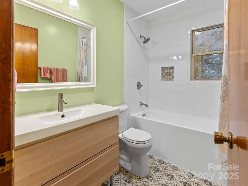 151 Heatherly Heights Road, Saluda, NC 28773.  MLS# CAR4257112, YatesRealty ID 16014. Main level full bath