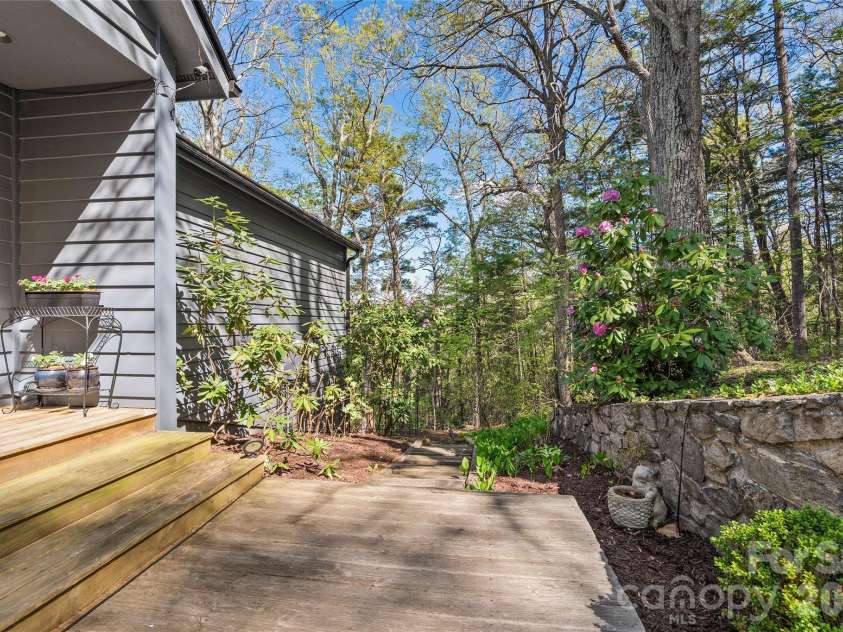 110 Crestwood Road, Asheville, NC 28804.  MLS# CAR4372619, YatesRealty ID 16015. 