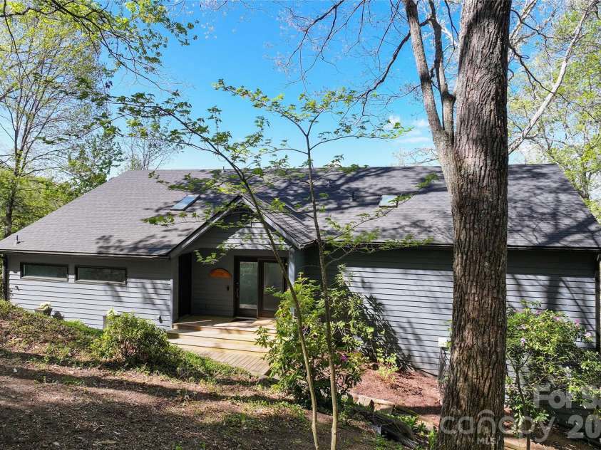 110 Crestwood Road, Asheville, NC 28804.  MLS# CAR4372619, YatesRealty ID 16015. 