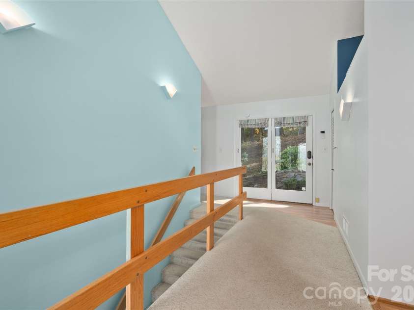 110 Crestwood Road, Asheville, NC 28804.  MLS# CAR4372619, YatesRealty ID 16015. 