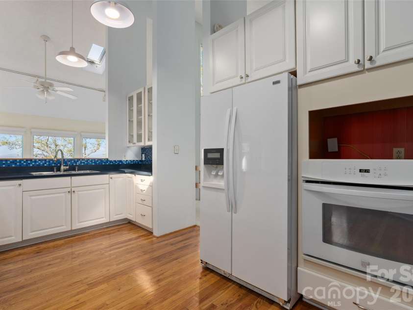 110 Crestwood Road, Asheville, NC 28804.  MLS# CAR4372619, YatesRealty ID 16015. 