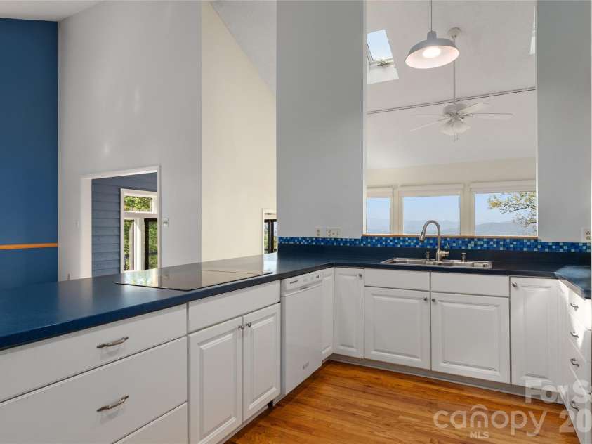 110 Crestwood Road, Asheville, NC 28804.  MLS# CAR4372619, YatesRealty ID 16015. 