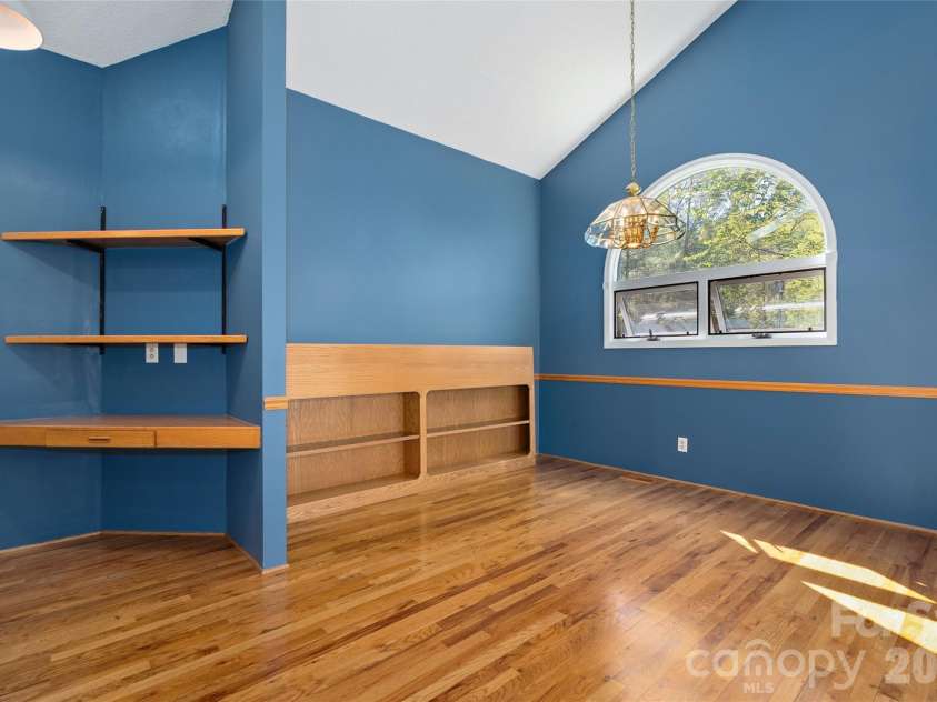 110 Crestwood Road, Asheville, NC 28804.  MLS# CAR4372619, YatesRealty ID 16015. 