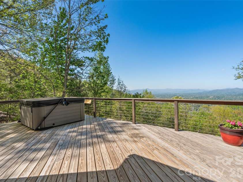 110 Crestwood Road, Asheville, NC 28804.  MLS# CAR4372619, YatesRealty ID 16015. 