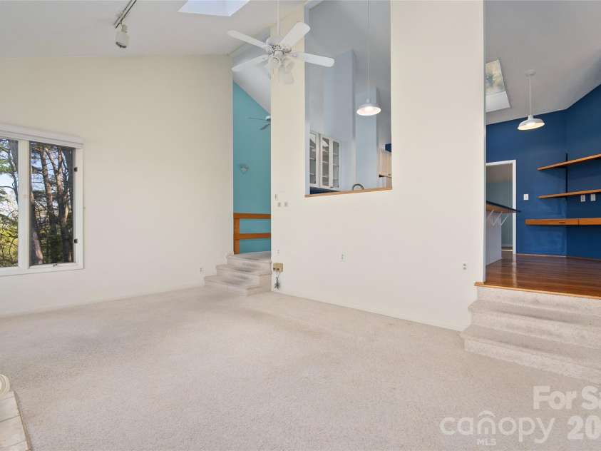 110 Crestwood Road, Asheville, NC 28804.  MLS# CAR4372619, YatesRealty ID 16015. 