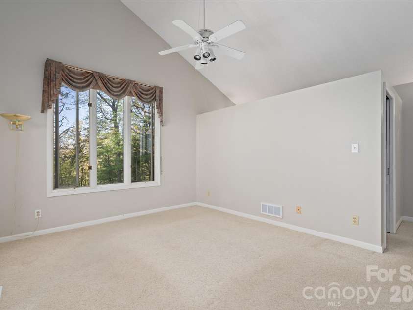 110 Crestwood Road, Asheville, NC 28804.  MLS# CAR4372619, YatesRealty ID 16015. 