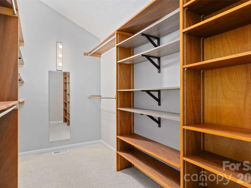 110 Crestwood Road, Asheville, NC 28804.  MLS# CAR4372619, YatesRealty ID 16015. 