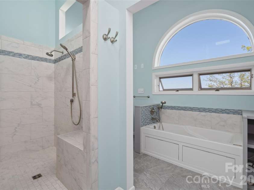 110 Crestwood Road, Asheville, NC 28804.  MLS# CAR4372619, YatesRealty ID 16015. 
