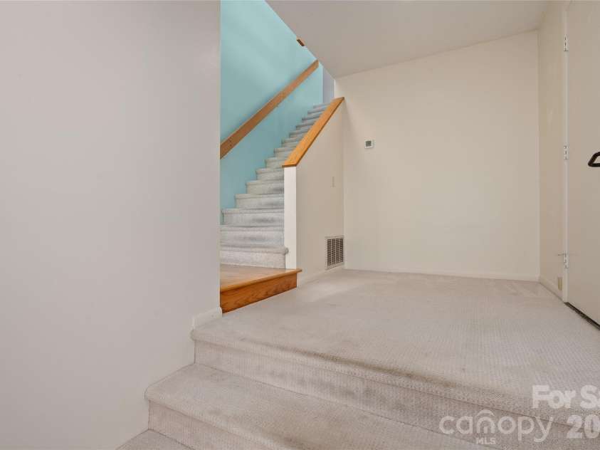 110 Crestwood Road, Asheville, NC 28804.  MLS# CAR4372619, YatesRealty ID 16015. 
