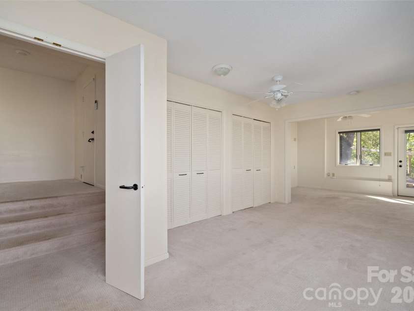 110 Crestwood Road, Asheville, NC 28804.  MLS# CAR4372619, YatesRealty ID 16015. 
