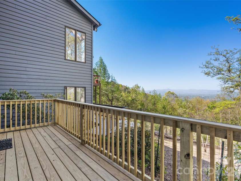 110 Crestwood Road, Asheville, NC 28804.  MLS# CAR4372619, YatesRealty ID 16015. 