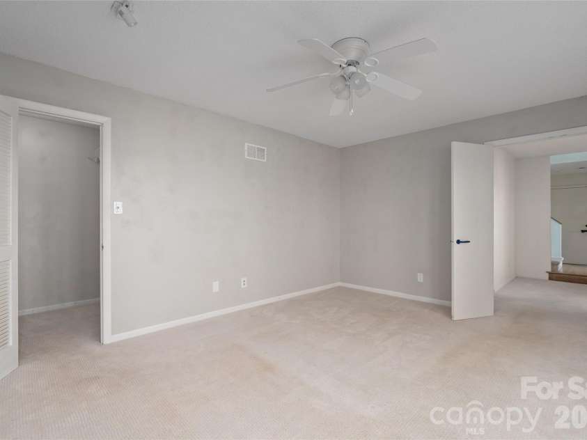110 Crestwood Road, Asheville, NC 28804.  MLS# CAR4372619, YatesRealty ID 16015. 