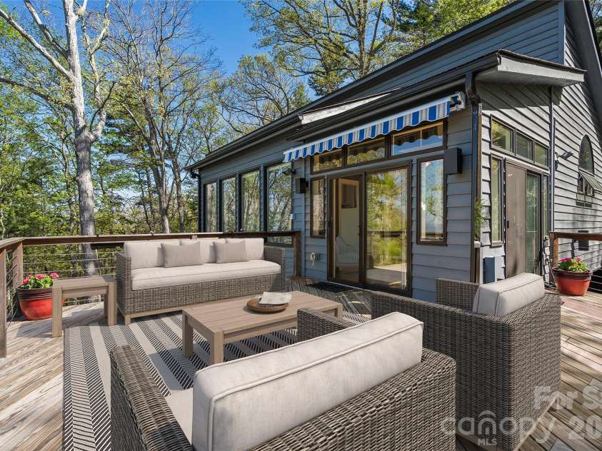 110 Crestwood Road, Asheville, NC 28804.  MLS# CAR4372619, YatesRealty ID 16015. Virtually Staged