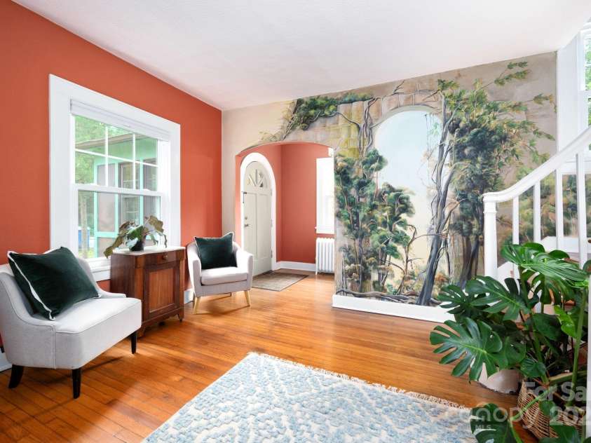 135 Tacoma Circle, Asheville, NC 28801.  MLS# CAR4259347, YatesRealty ID 16015. Sitting Area and Local-Artist Wall Mural