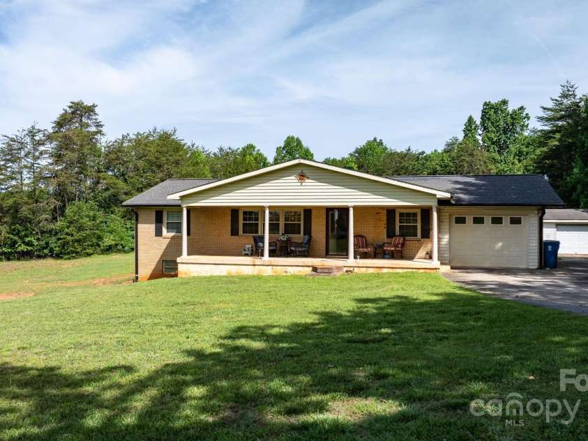 3423 Hwy 127 Highway, Hickory, NC 28602.  MLS# CAR4264045, YatesRealty ID 16016. 