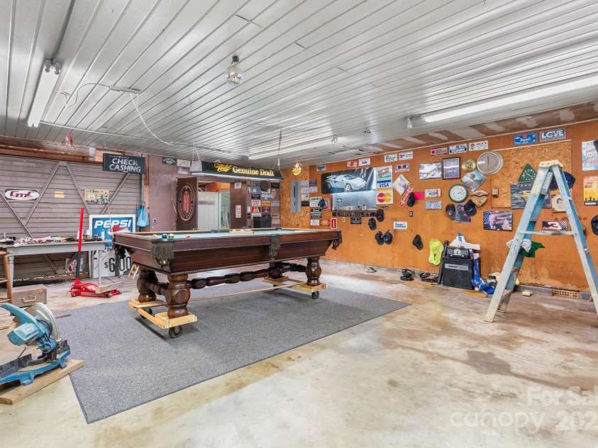 3423 Hwy 127 Highway, Hickory, NC 28602.  MLS# CAR4264045, YatesRealty ID 16016. 