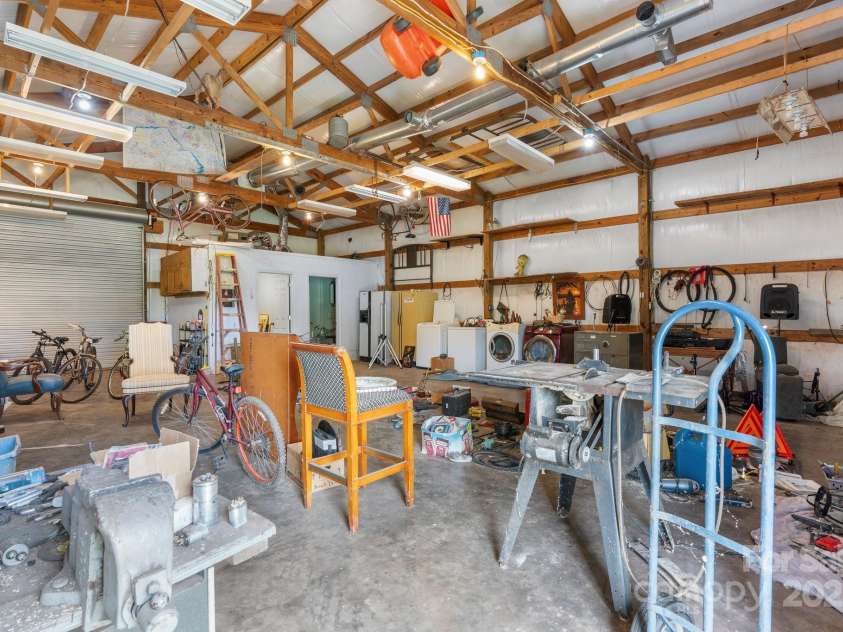 3423 Hwy 127 Highway, Hickory, NC 28602.  MLS# CAR4264045, YatesRealty ID 16016. 