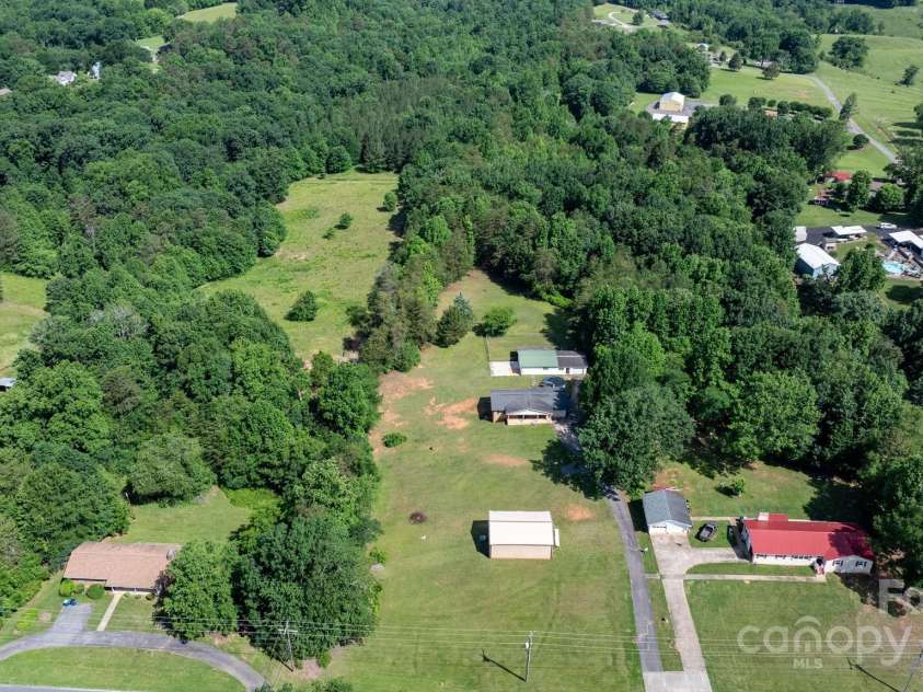 3423 Hwy 127 Highway, Hickory, NC 28602.  MLS# CAR4264045, YatesRealty ID 16016. 