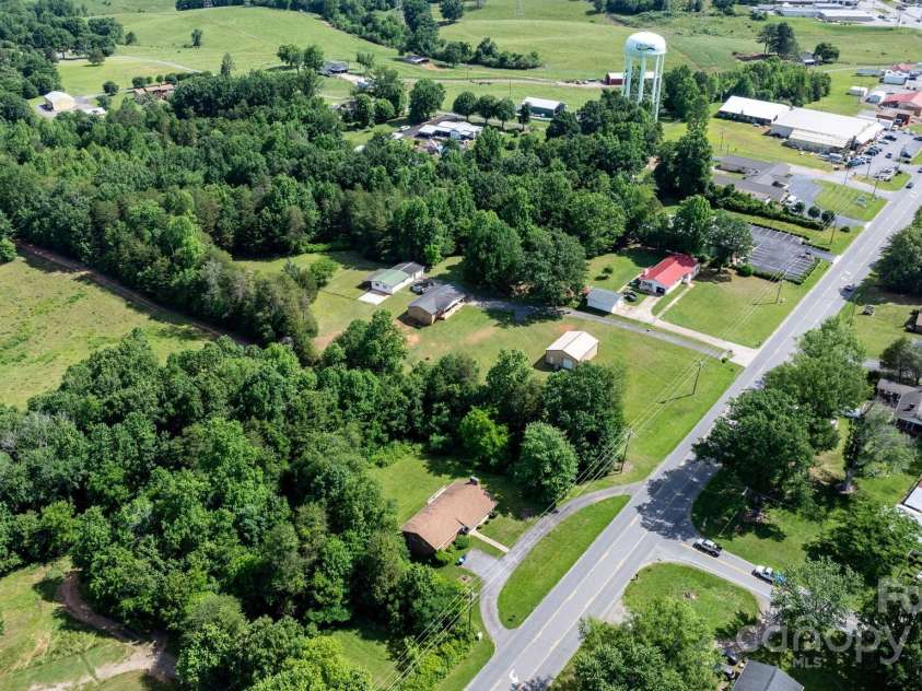 3423 Hwy 127 Highway, Hickory, NC 28602.  MLS# CAR4264045, YatesRealty ID 16016. 