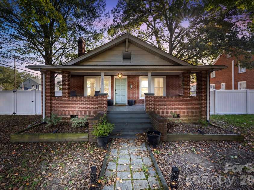 604 Pearl Avenue, Kannapolis, NC 28083.  MLS# CAR4374176, YatesRealty ID 16018. 