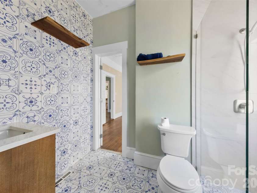 604 Pearl Avenue, Kannapolis, NC 28083.  MLS# CAR4374176, YatesRealty ID 16018. Adjoining Bathroom