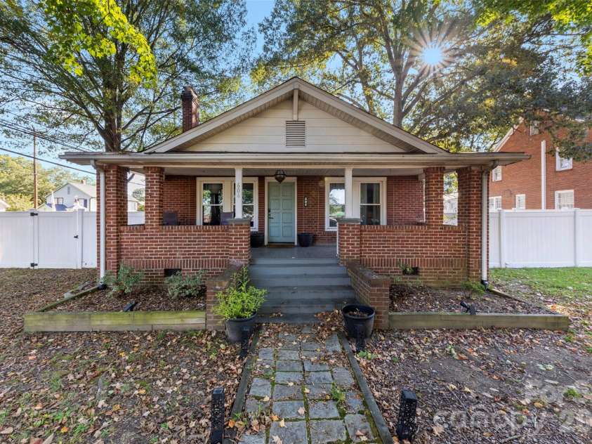 604 Pearl Avenue, Kannapolis, NC 28083.  MLS# CAR4374176, YatesRealty ID 16018. Front