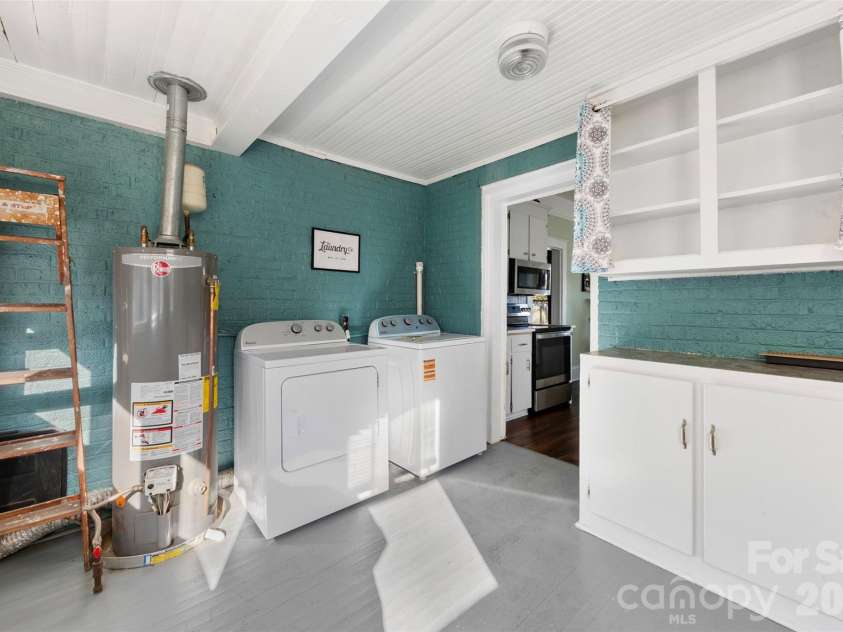 604 Pearl Avenue, Kannapolis, NC 28083.  MLS# CAR4374176, YatesRealty ID 16018. Laundry/Mud Room