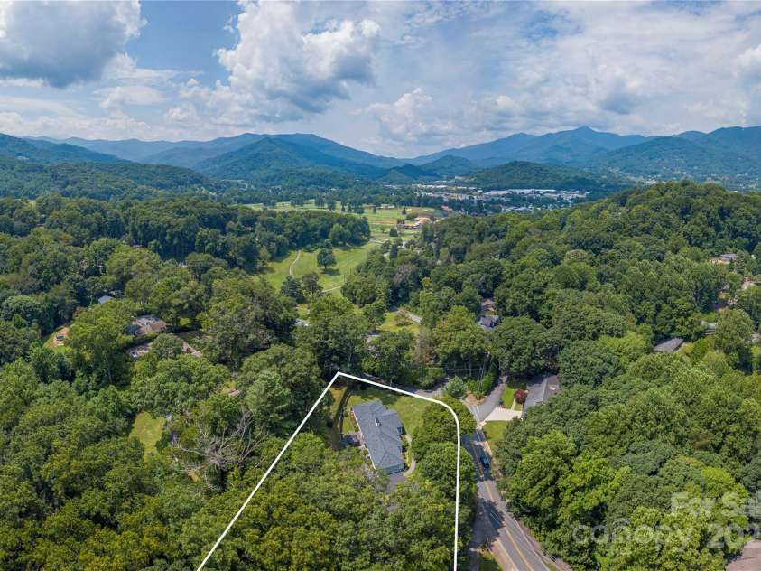 568 Country Club Drive, Waynesville, NC 28786.  MLS# CAR4166222, YatesRealty ID 16019. 2 minutes to Waynesville CC!