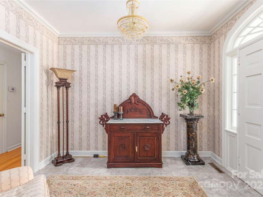 568 Country Club Drive, Waynesville, NC 28786.  MLS# CAR4166222, YatesRealty ID 16019. Spacious foyer.