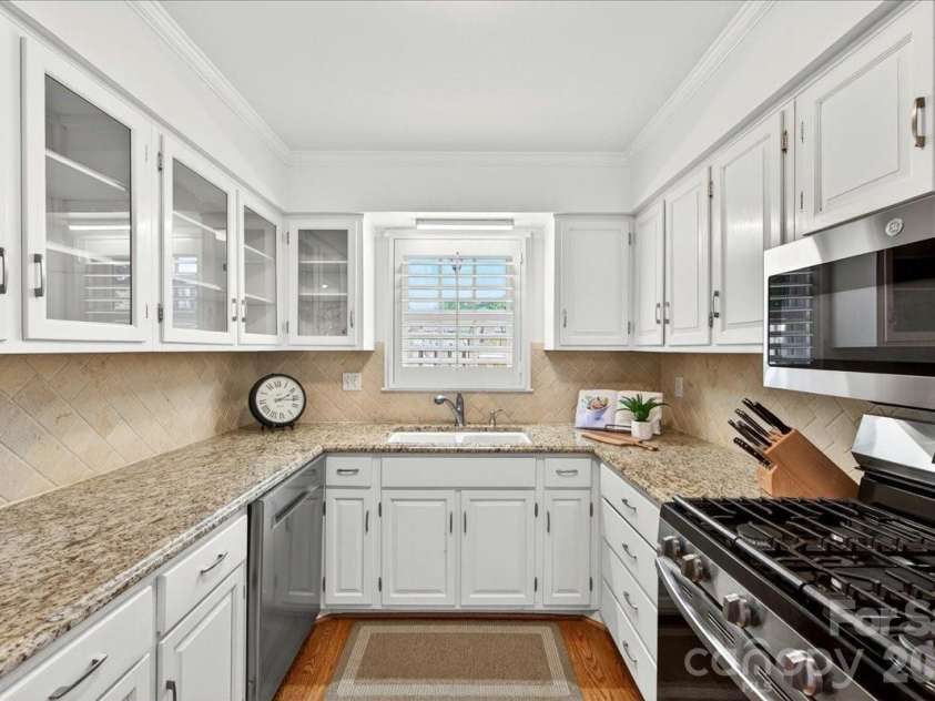 2229 Rexford Road, Charlotte, NC 28211.  MLS# CAR4390305, YatesRealty ID 1602. 