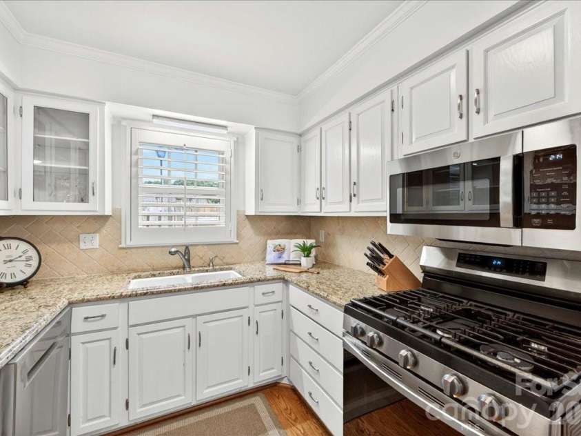 2229 Rexford Road, Charlotte, NC 28211.  MLS# CAR4390305, YatesRealty ID 1602. 