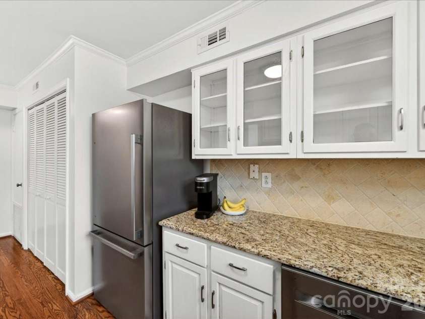 2229 Rexford Road, Charlotte, NC 28211.  MLS# CAR4390305, YatesRealty ID 1602. 