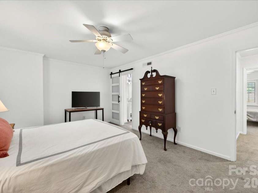 2229 Rexford Road, Charlotte, NC 28211.  MLS# CAR4390305, YatesRealty ID 1602. 