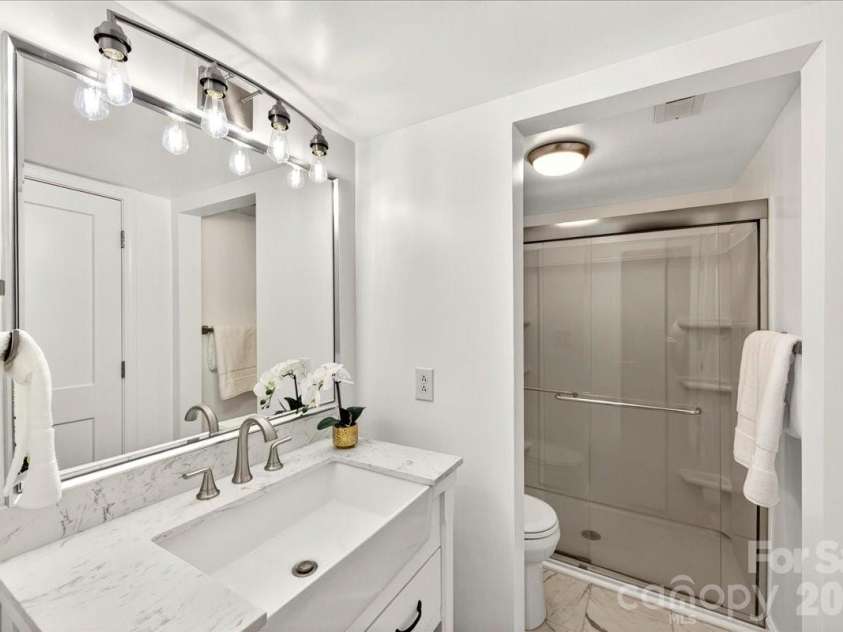 2229 Rexford Road, Charlotte, NC 28211.  MLS# CAR4390305, YatesRealty ID 1602. 