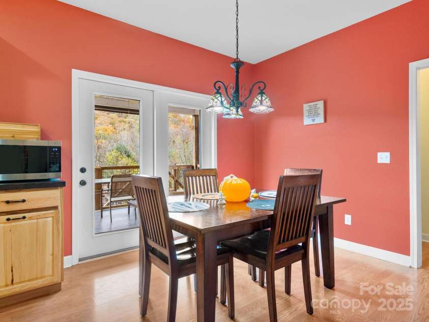 39 Sunnie Rae Lane, Candler, NC 28715.  MLS# CAR4211201, YatesRealty ID 1602. Dinning area