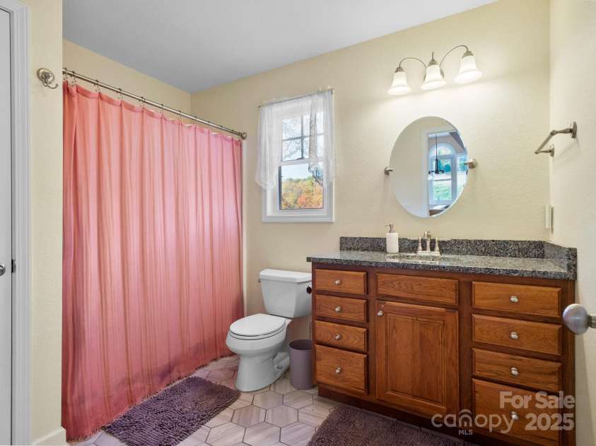 39 Sunnie Rae Lane, Candler, NC 28715.  MLS# CAR4211201, YatesRealty ID 1602. Full Bath on upper level
