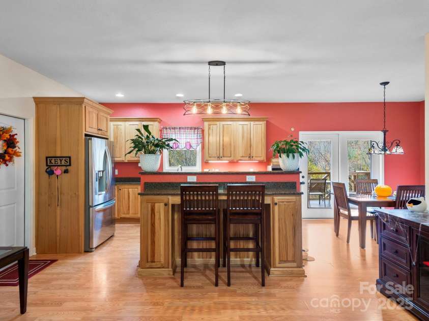 39 Sunnie Rae Lane, Candler, NC 28715.  MLS# CAR4211201, YatesRealty ID 1602. Kitchen
