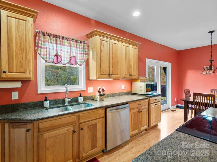 39 Sunnie Rae Lane, Candler, NC 28715.  MLS# CAR4211201, YatesRealty ID 1602. Kitchen