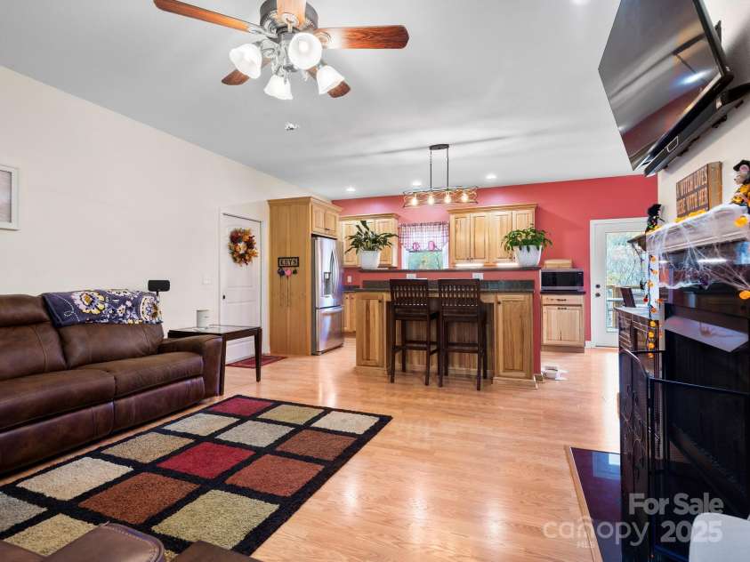 39 Sunnie Rae Lane, Candler, NC 28715.  MLS# CAR4211201, YatesRealty ID 1602. Living Room