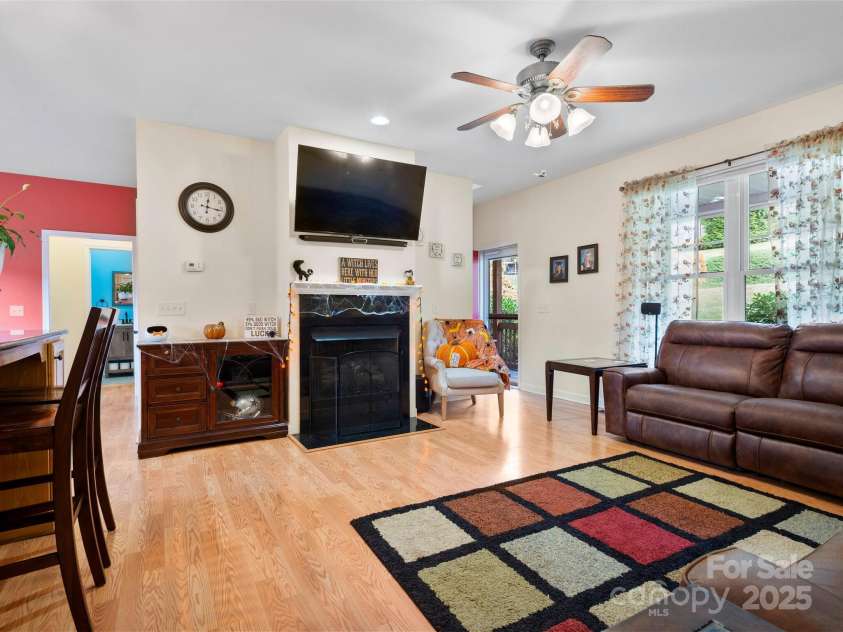 39 Sunnie Rae Lane, Candler, NC 28715.  MLS# CAR4211201, YatesRealty ID 1602. Living Room