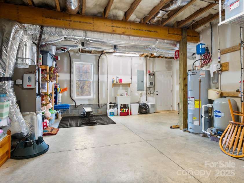 39 Sunnie Rae Lane, Candler, NC 28715.  MLS# CAR4211201, YatesRealty ID 1602. Storage/shop area