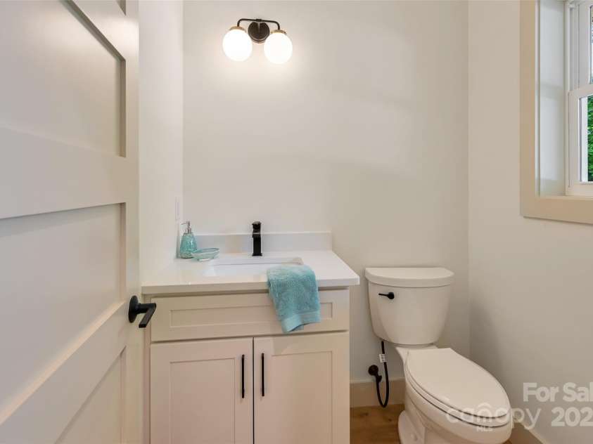 30 Sand Hill Road, Asheville, NC 28806.  MLS# CAR4265275, YatesRealty ID 16020. Main level powder room