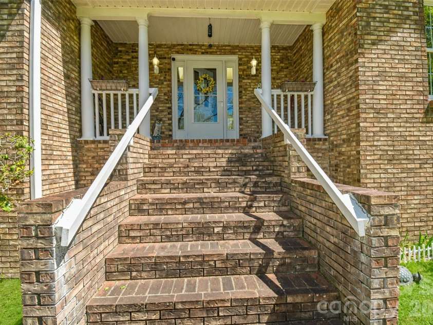 548 Thunder Road, Brevard, NC 28712.  MLS# CAR4374420, YatesRealty ID 16020. 