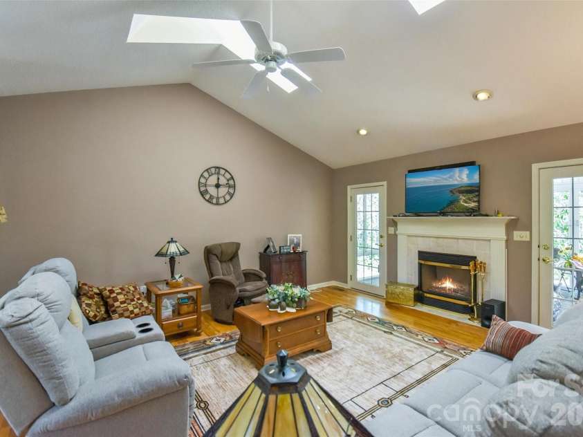 548 Thunder Road, Brevard, NC 28712.  MLS# CAR4374420, YatesRealty ID 16020. 